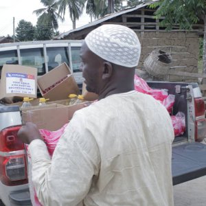Team Doblo Afrika Gana Gıda Yardımı
