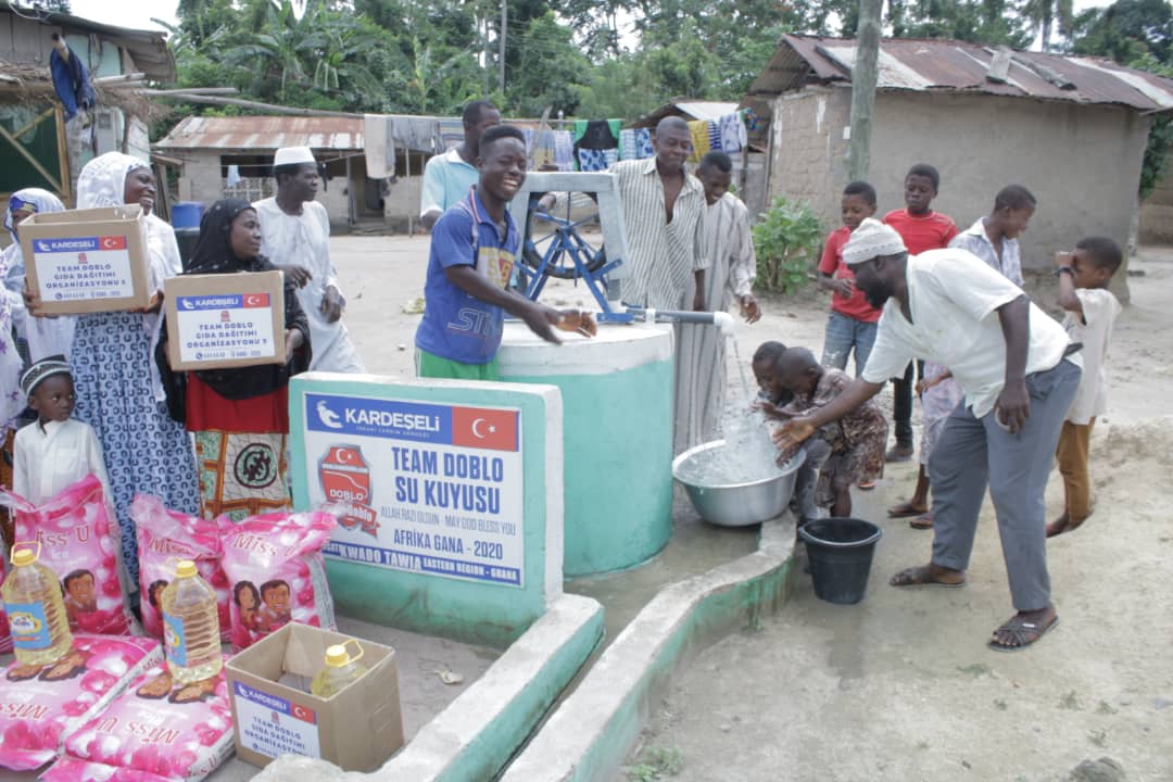 Team Doblo Afrika Gana Gıda Yardımı